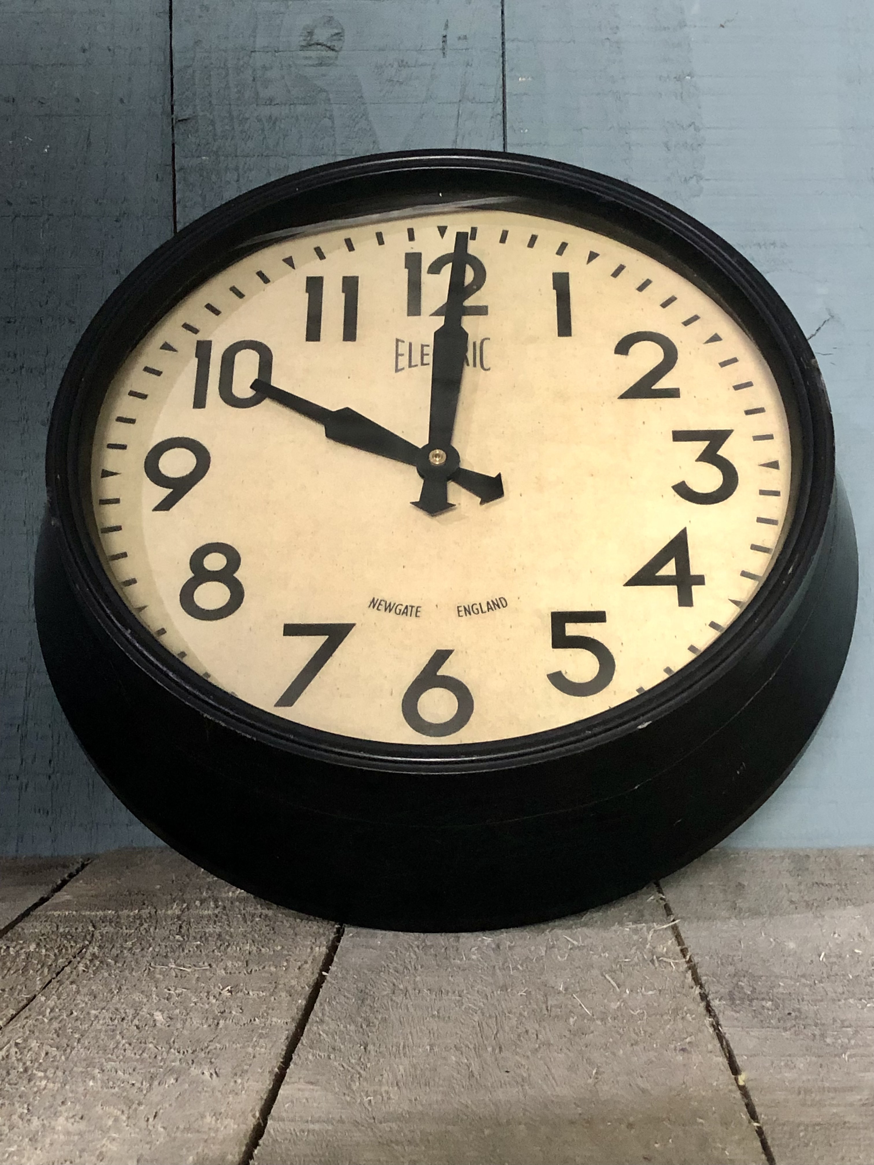 Bakelite Wall Clock – Medium